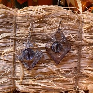 Handmade Cat Eye Dangle Earings!